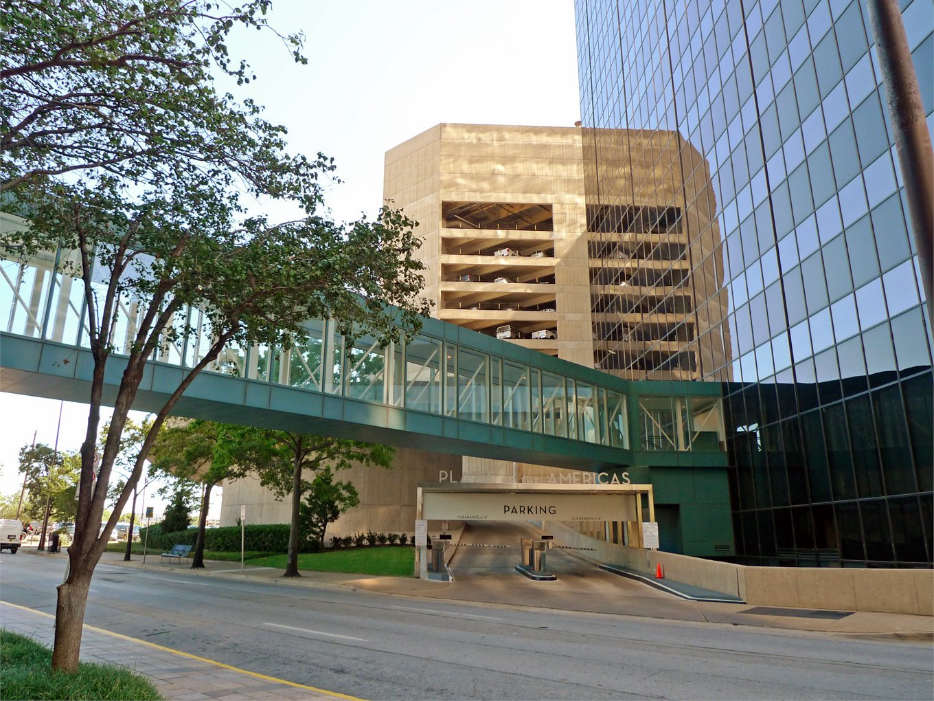 The Dallas Pedestrian Network also includes a large number of sky bridges, including this one leading into the Plaza of the Americas. Photo courtesy of Places Journal.