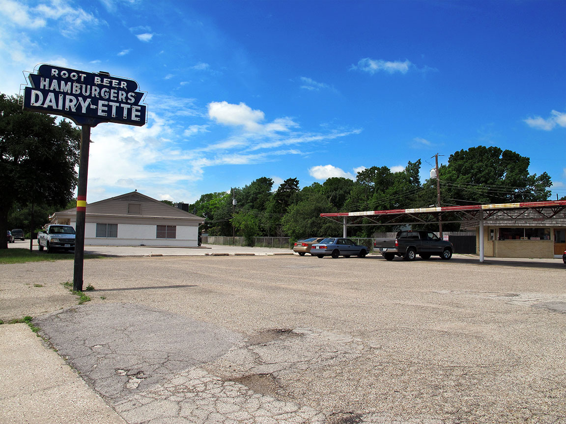 Dairy-Ette serves burgers and root beer drive-in style in East Dallas. Photo courtesy of EatThisBeef.com.