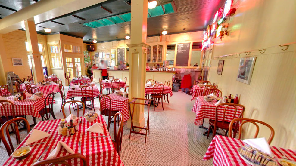 S&D Oyster Company isn't afraid to keep the checkered tablecloths. Photo courtesy of Eater Dallas.